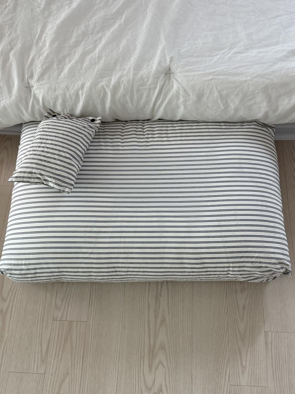 Rest bed Black double stripe : 스몰스터프 small stuff