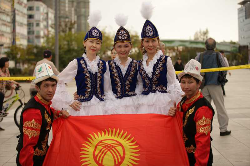 민준홍-원곡동 사람들 (2).jpg