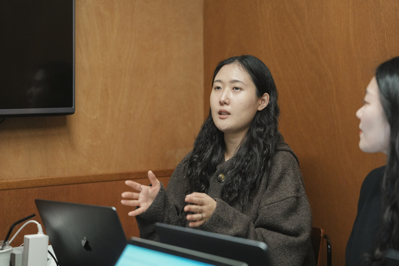 박정주 매니저는 학생들과 직접 소통하며 가장 가까운 위치에서 그들의 목소리를 듣는다. /사진=조태현 작가