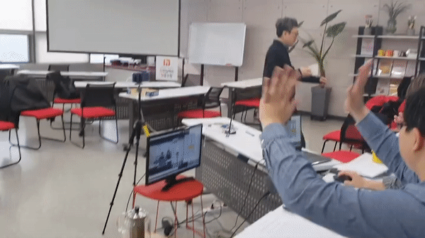 24aac24d046e6.gif