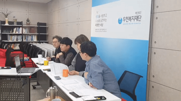 6a8c438e5fb1a.gif