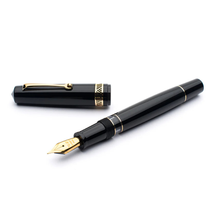 Yellow gold trim Momento Magico Glossy Black fountain pen opened
