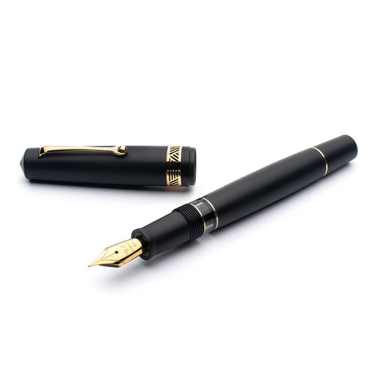 Yellow gold trim Momento Magico Matte Black fountain pen opened