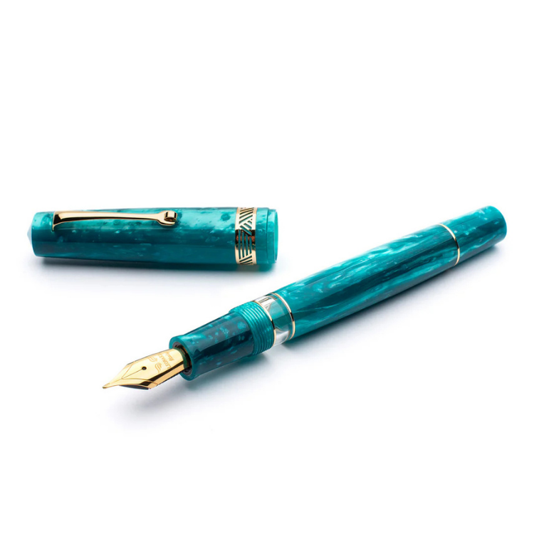 Yellow gold trim Momento Magico Emerald fountain pen opened