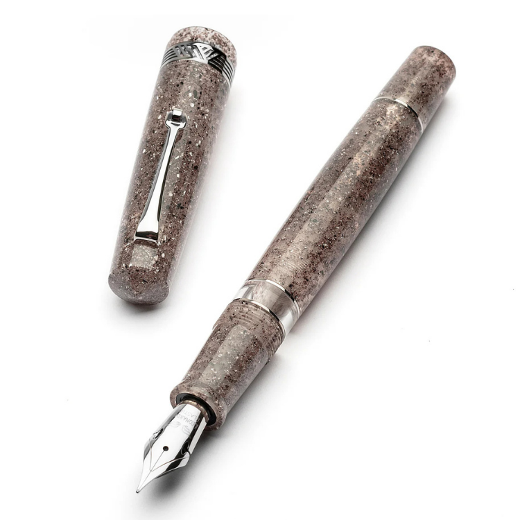 Silver trim Momento Magico Sea Sand fountain pen opened