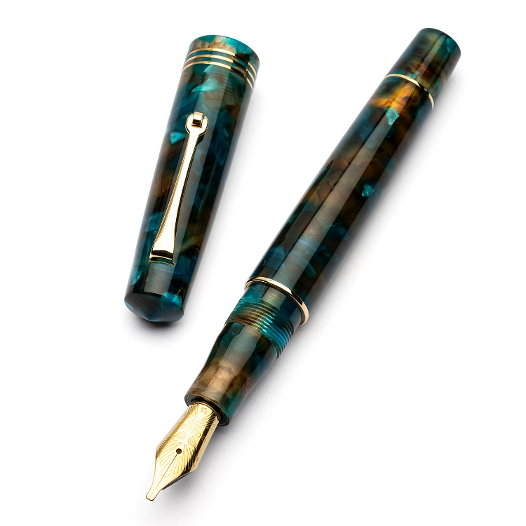 Yellow gold trim Momento Zero Pausilya fountain pen opened