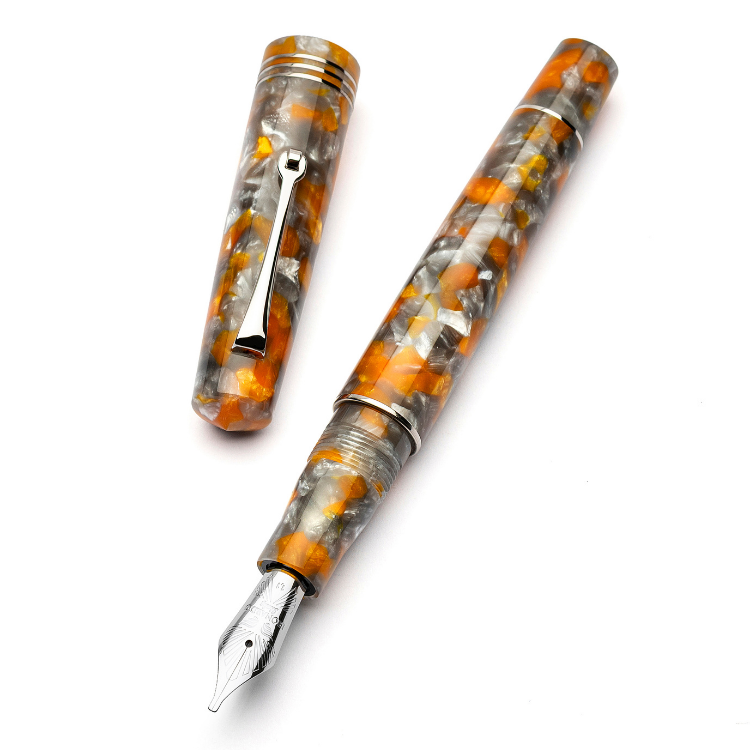 Palladium trim Momento Zero Lava e Cenere fountain pen opened