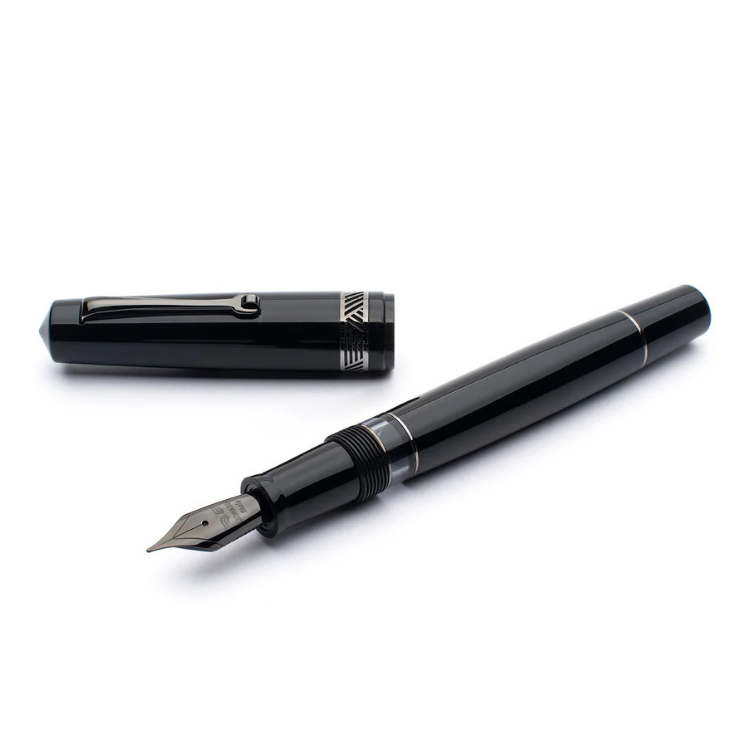 Ruthenium trim Momento Magico Glossy Black fountain pen opened