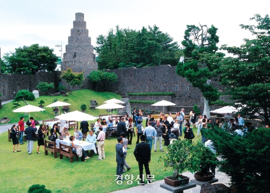 제주 생각하는 정원에서 개최한 회의. 제주관광공사 제공
