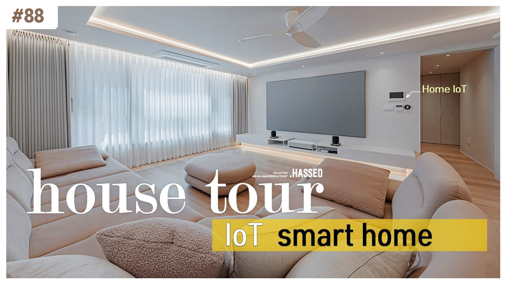 IoT 스마트홈 거실 중앙에 창밖을 보게 배치하여 톤온톤 인테리어를 완성한 헷세드 아이리스 소파