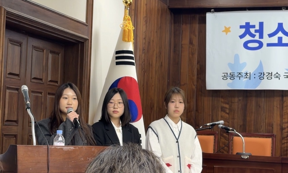 팀 무턱대고의 리더 이은빈(17)이 경사로 설치 프로젝트에 대해 소개하고 있다.