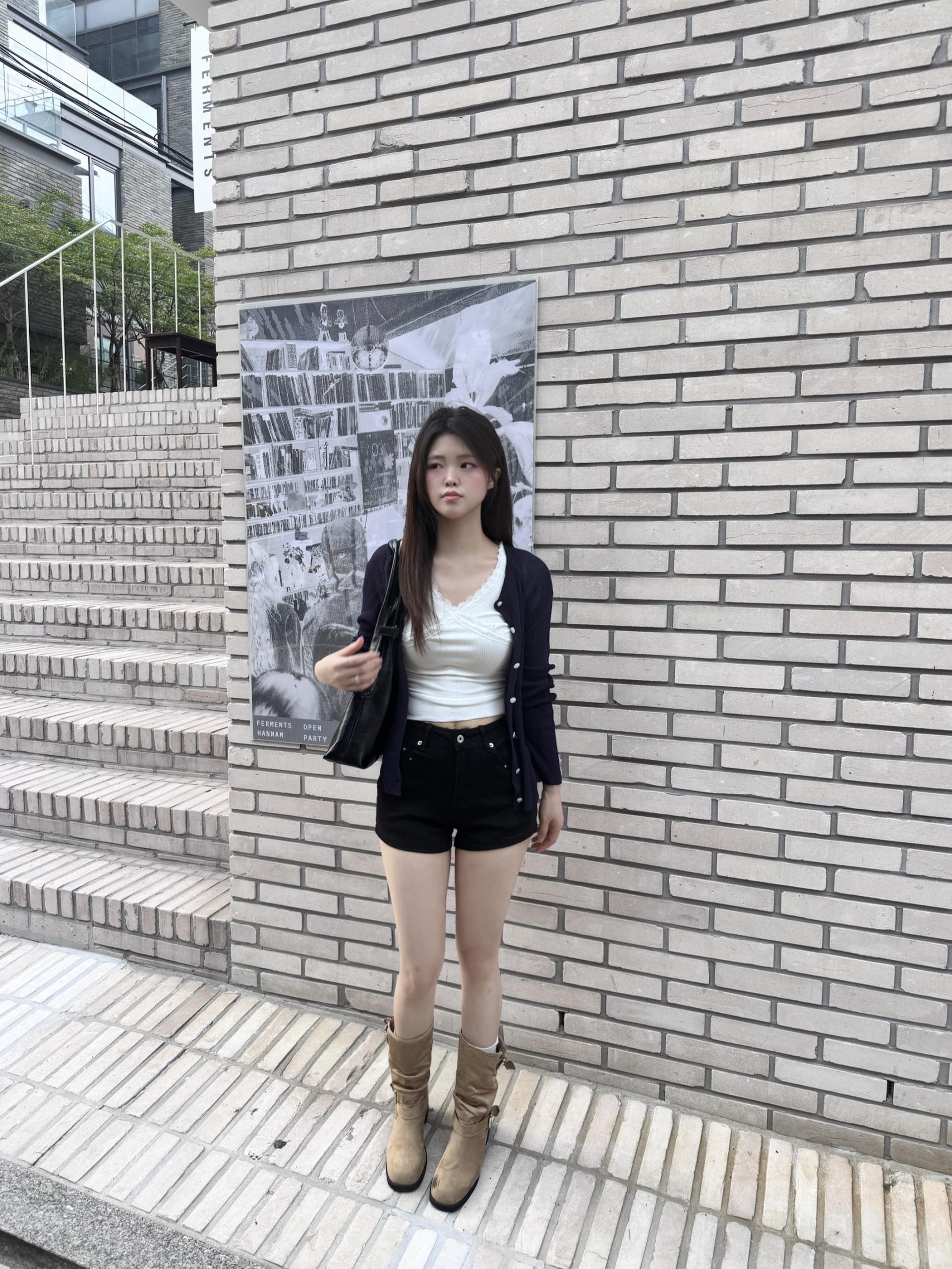 (당일발송) 체체 스터드 숏 팬츠 - 2color