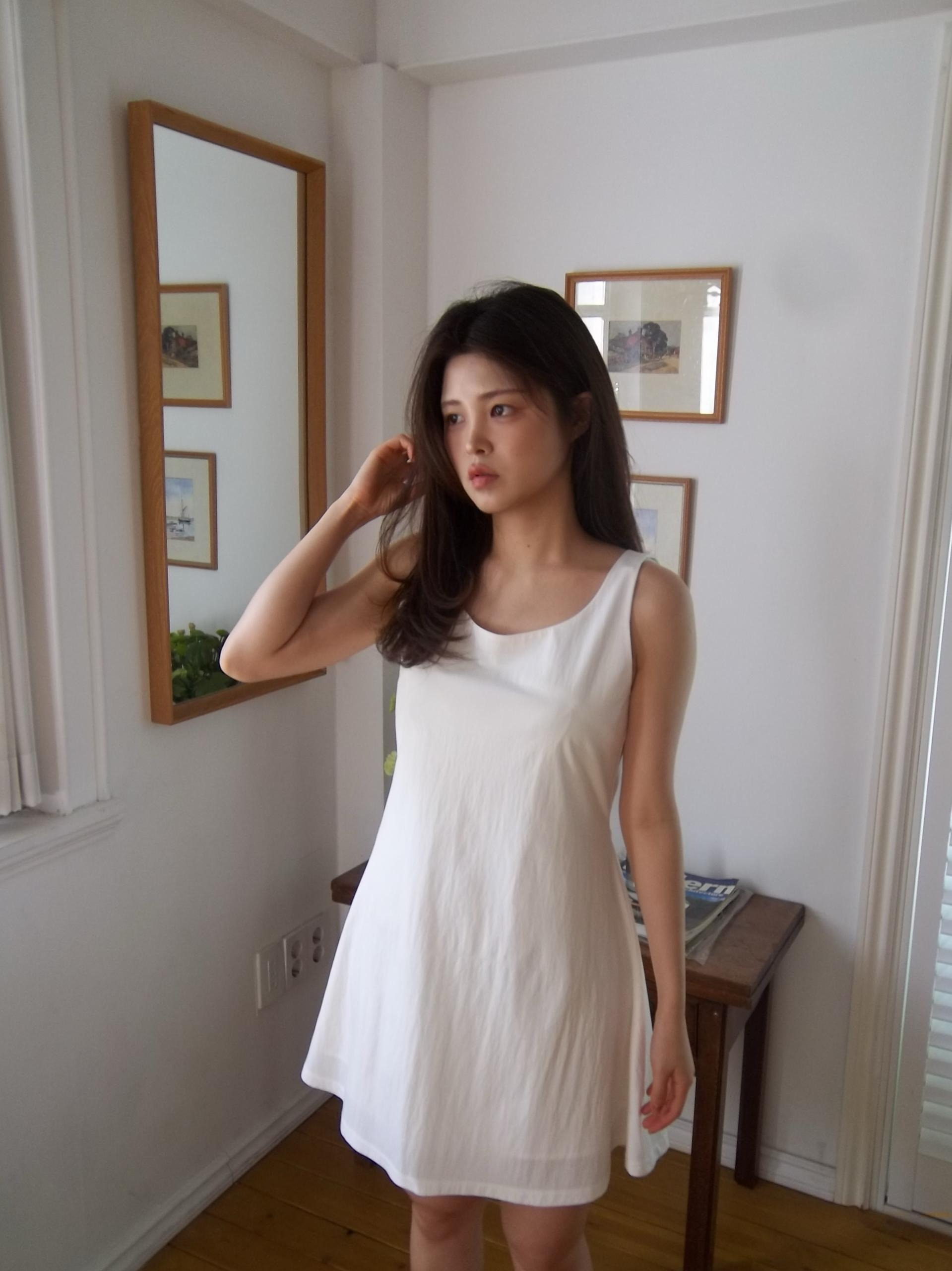블루밍 슬리브리스 미니 원피스
