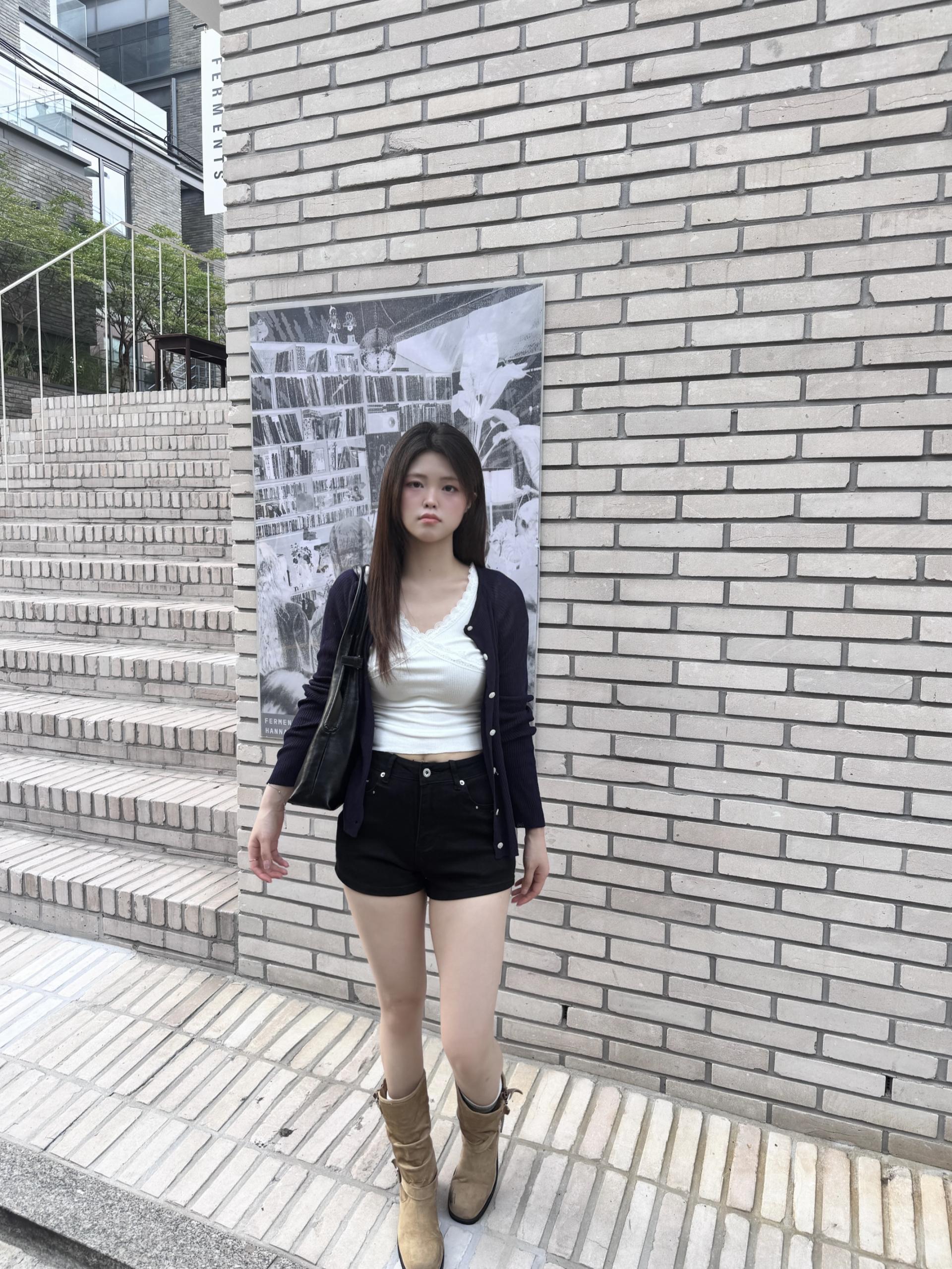(당일발송) 체체 스터드 숏 팬츠 - 2color
