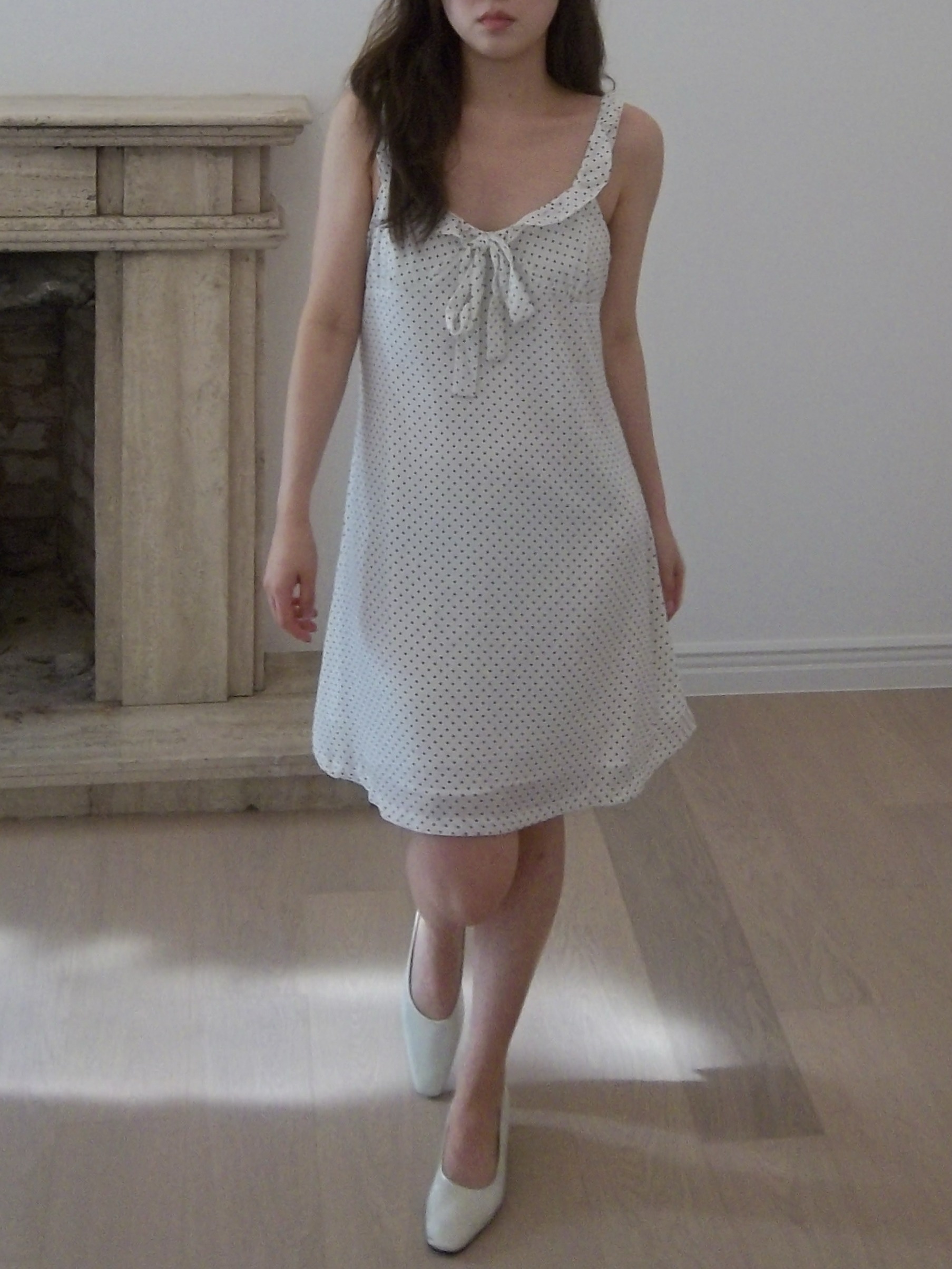 [자체제작] 에센스 도트 끈 원피스 WHITE