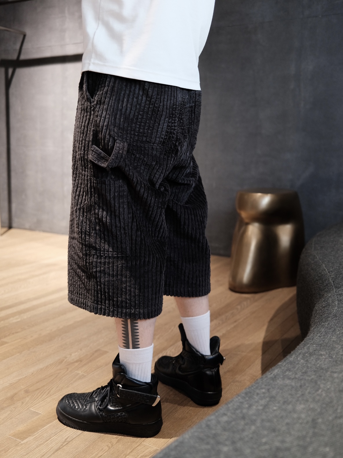 BLACK CORDUROY CARPENTER BERMUDA SHORTS