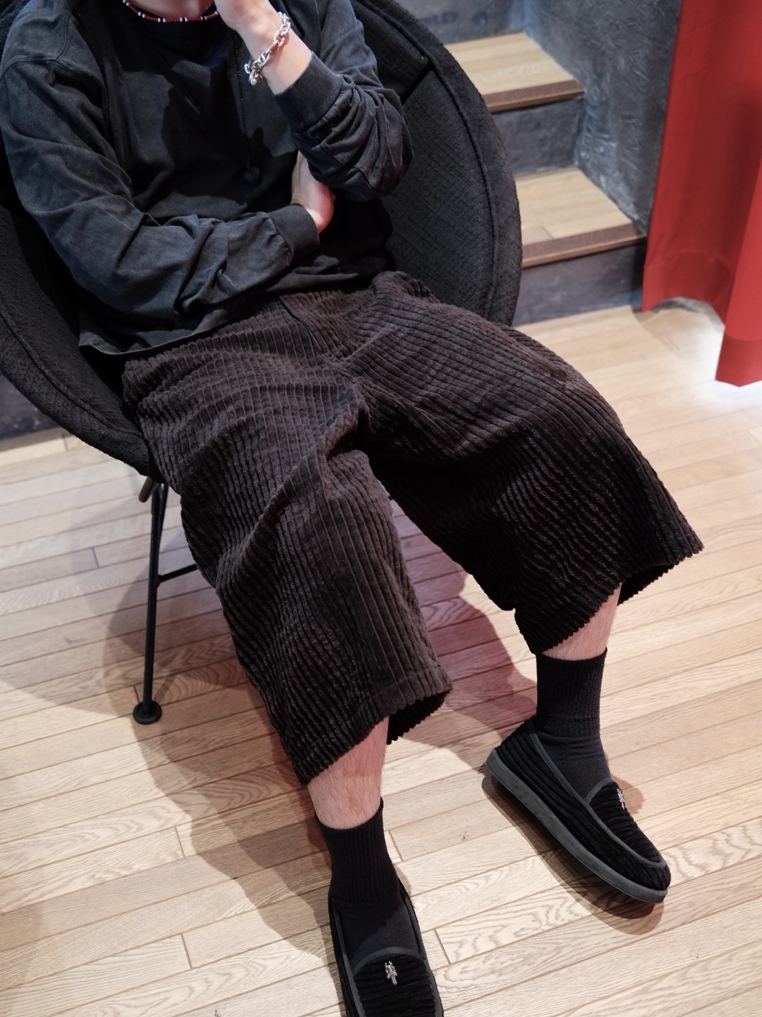 BLACK CORDUROY CARPENTER BERMUDA SHORTS