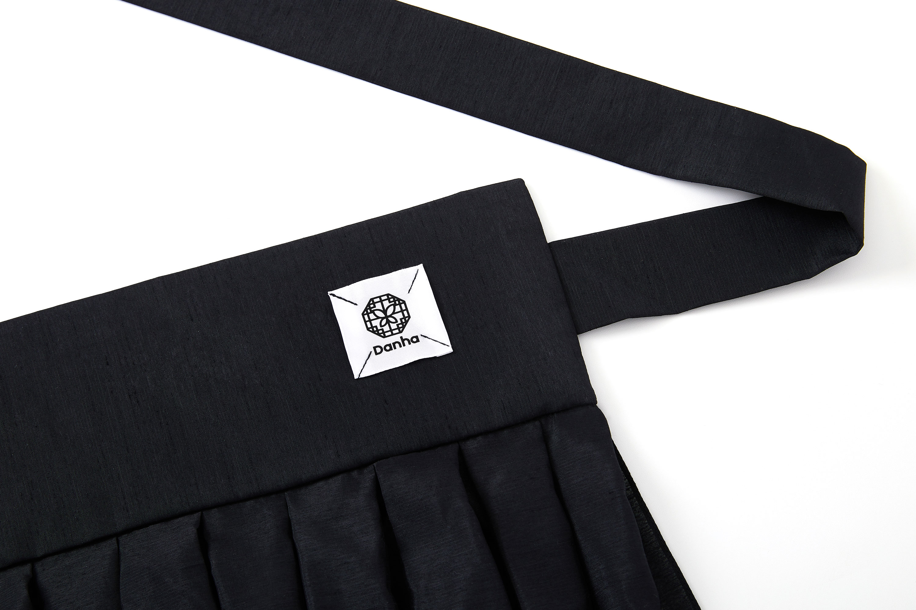 Daesyum Wrap Skirt_Black