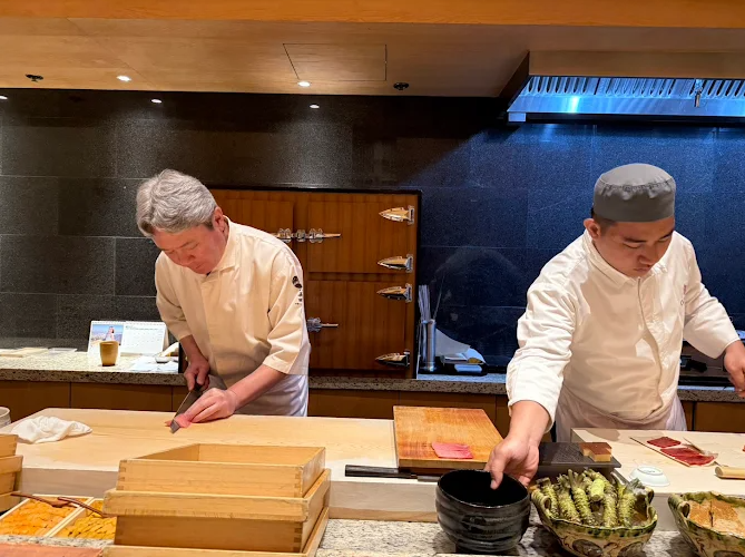 필리핀 마닐라 맛집 추천 진자 나카오카 Ginza Nagaoka 오카다 카지노 골드바 에이전시 오카다 카지노 호텔 진자 나카오카 셰프와 보조 셰프 깔끔한 주방과 스시