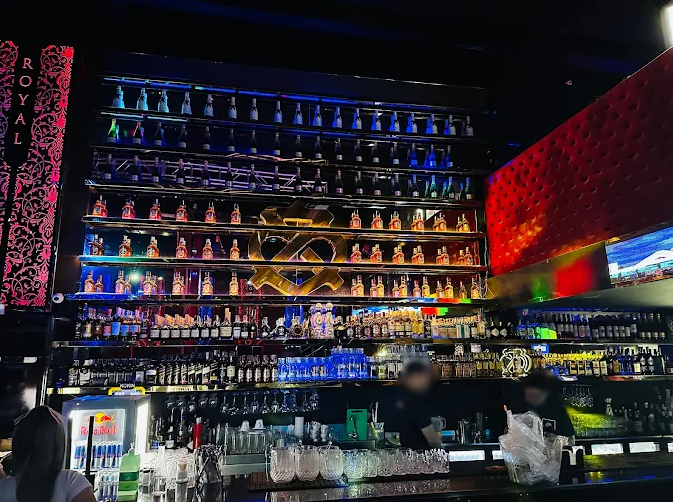 필리핀 마닐라 유흥 정보 로열 클럽 Royal Club 마카티 골드바 에이전시가 추천하는 마카티 클럽 내부 바