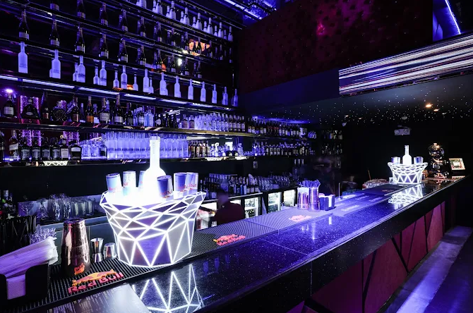 필리핀 마닐라 유흥 정보 로열 클럽 Royal Club 마카티 골드바 에이전시 마카티 클럽 내부 바