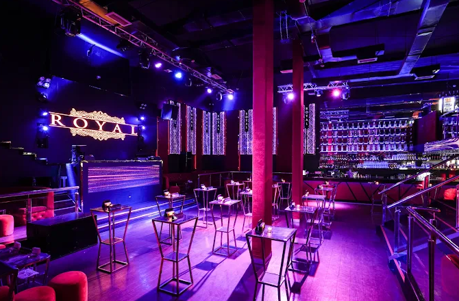 필리핀 마닐라 유흥 정보 로열 클럽 Royal Club 마카티 골드바 에이전시 마카티 클럽 내부 홀4