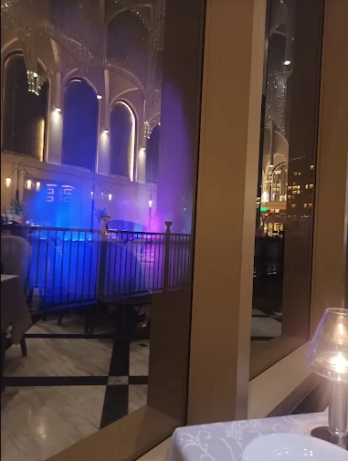 필리핀 마닐라 맛집 추천 라 피자 La Piazza 오카다 카지노 호텔 골드바 에이전시 오카다 카지노 호텔 라 피자 내부 홀에서 바라본 오카다 분수쇼