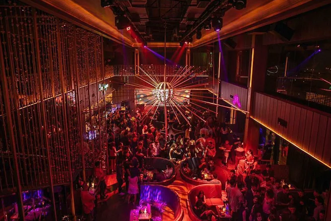 필리핀 마닐라 유흥 정보 레벨스 Revel at The Palace BGC 골드바 에이전시 BGC클럽 내부