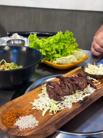 필리핀 마닐라 말라테 맛집 홍이 식당의 맛있는 고기2 골드바 에이전시