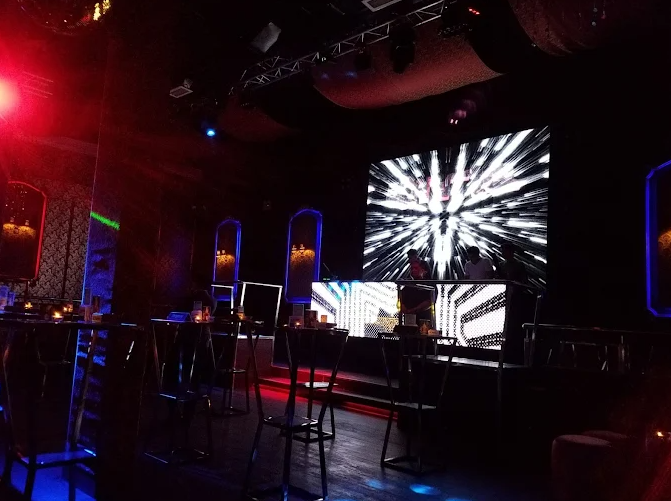 필리핀 마닐라 유흥 정보 로열 클럽 Royal Club 마카티 골드바 에이전시 마카티 클럽 개장 전 스크린