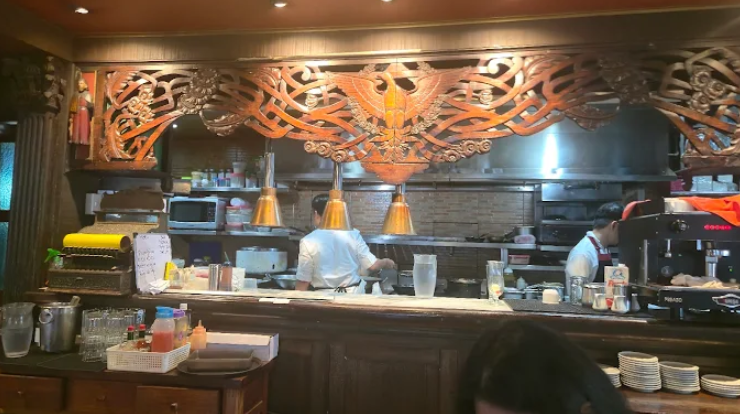 필리핀 마닐라 맛집 추천 카페 아드리아티코 Cafe Adriatico 골드바 에이전시 카페 아드리아티코 내부 개방되어있는 주방