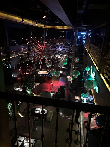필리핀 마닐라 유흥 정보 레벨스 Revel at The Palace BGC 골드바 에이전시 BGC클럽 내부 중앙 홀