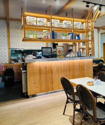 마닐라 디저트 맛집 도쿄 밀크 치즈 팩토리 내부 홀 이미지
