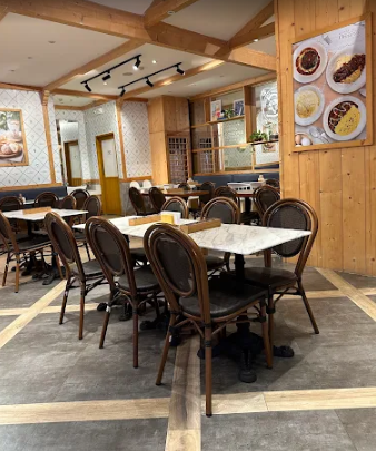 마닐라 디저트 맛집 도쿄 밀크 치즈 팩토리 내부 홀 이미지2