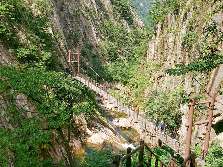 Seoraksan Hiking Course B - Major Waterfalls & Valley trek