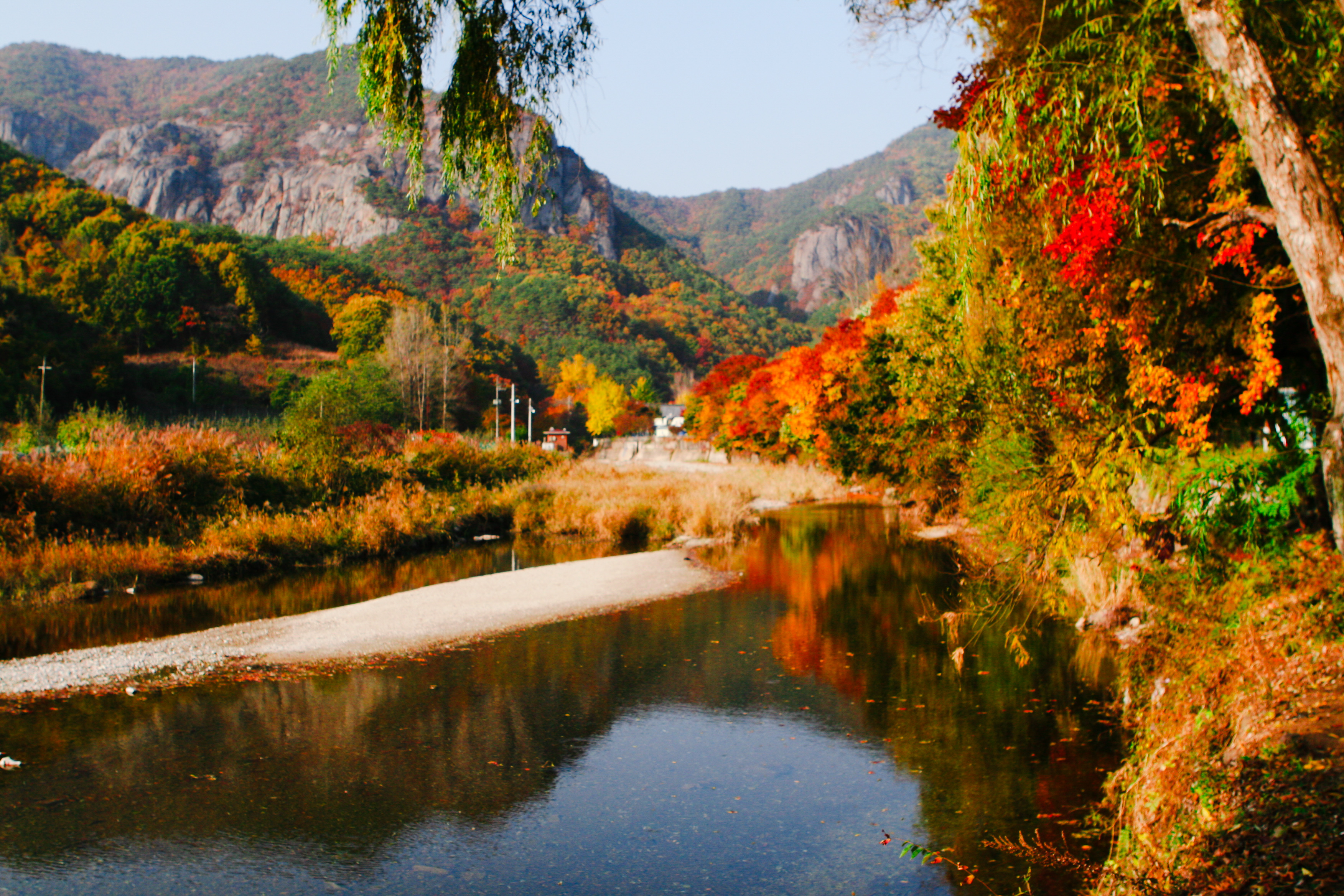 JuwangSan's Long Autumn Valley Trek to Crystal Lake