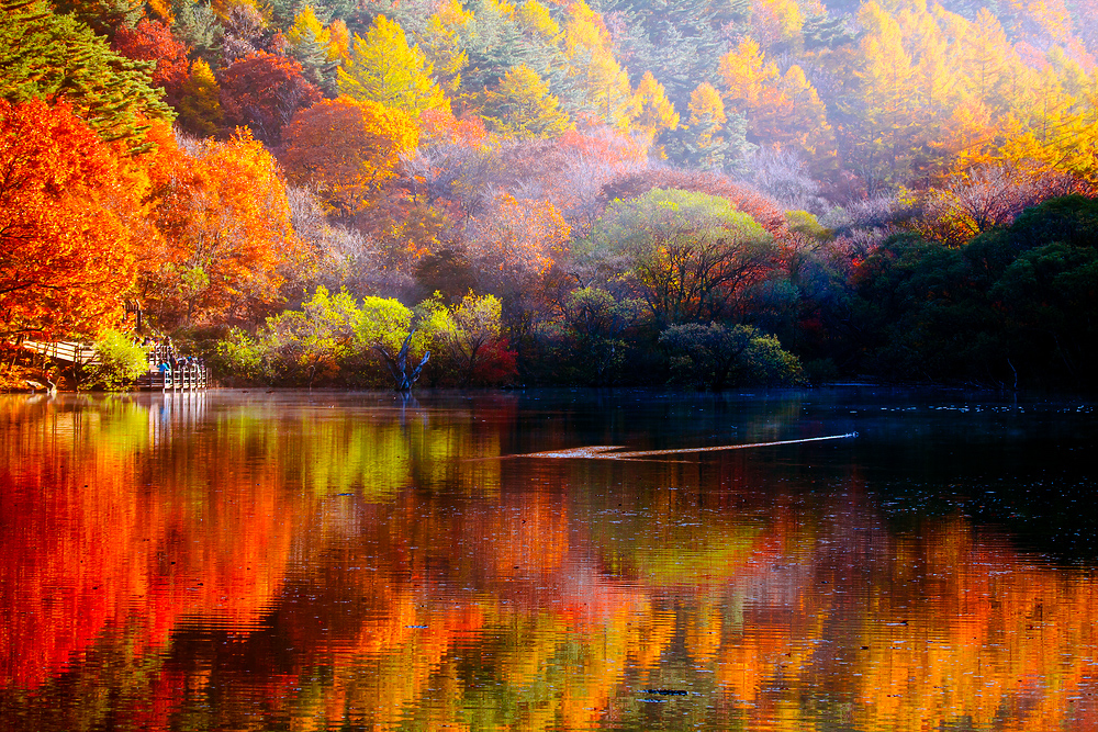 JuwangSan's Long Autumn Valley Trek to Crystal Lake