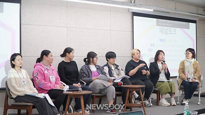 3월 31일 트랜스젠더 가시화의 날, 임보라 목사 3주기 추모 행사가 열렸다. 이름표를 건 사람 중 왼쪽부터 여파 활동가, 소하 공동팀장, 정현 활동가, 보통 활동가, 박에디 대표, 나영 운영위원. 뉴스앤조이 엄태빈