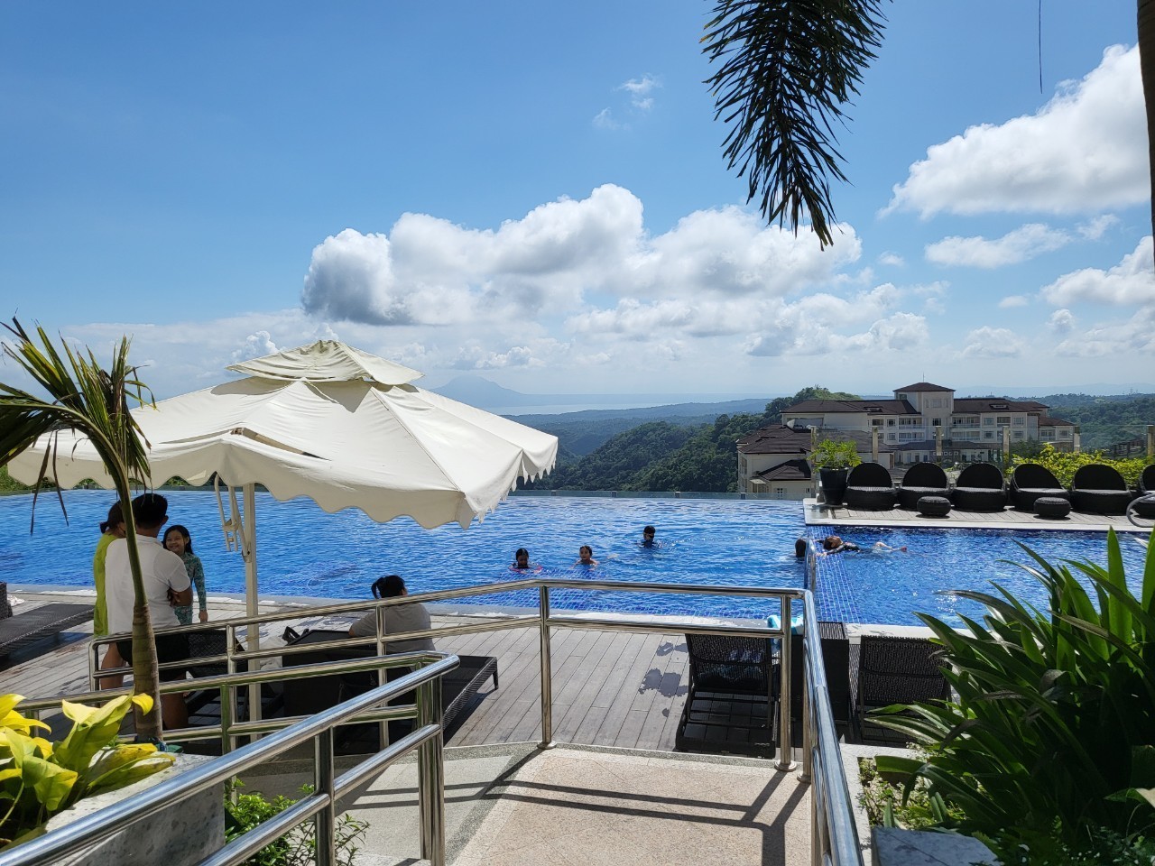 [따가이따이] 고산지대 최고전망 인피니티풀 5성급호텔 - 3색골프 패키지