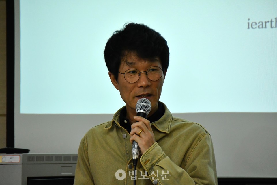 김일한 교수는 “원산갈마 관광지구의 특징은 국제공항, 식당, 호텔 등 주요 시설에 영어를 병기하고 있는 것으로, 이는 관광 산업을 활성화한다는 북한의 전략을 보여준다”고 설명했다.