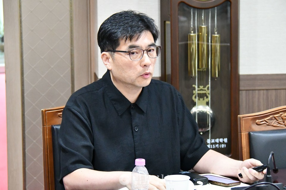 변학문 소장은 북한의 변화에 대응하려면 무엇보다 북한을 현실에 존재하는 국가로 냉정하게 바라보는 인식 전환이 필요하다고 강조했다.