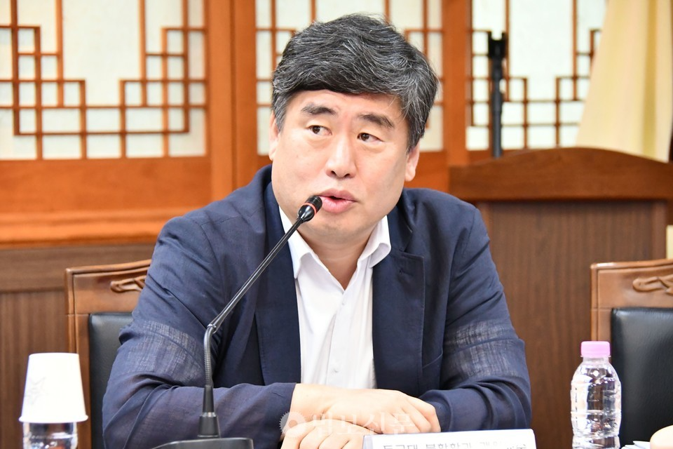 이창희 동국대 북한학과 교수는 “지금 필요한 평화공존 정책에서 가장 중요한 것은 위기관리”라며 “접경지역을 중심으로 우발적 충돌 가능성을 낮추고 군사적 불안이 한국 사회와 경제에 미치는 영향을 줄이는 데 우선적으로 역량을 기울여야 한다”고 강조했다.