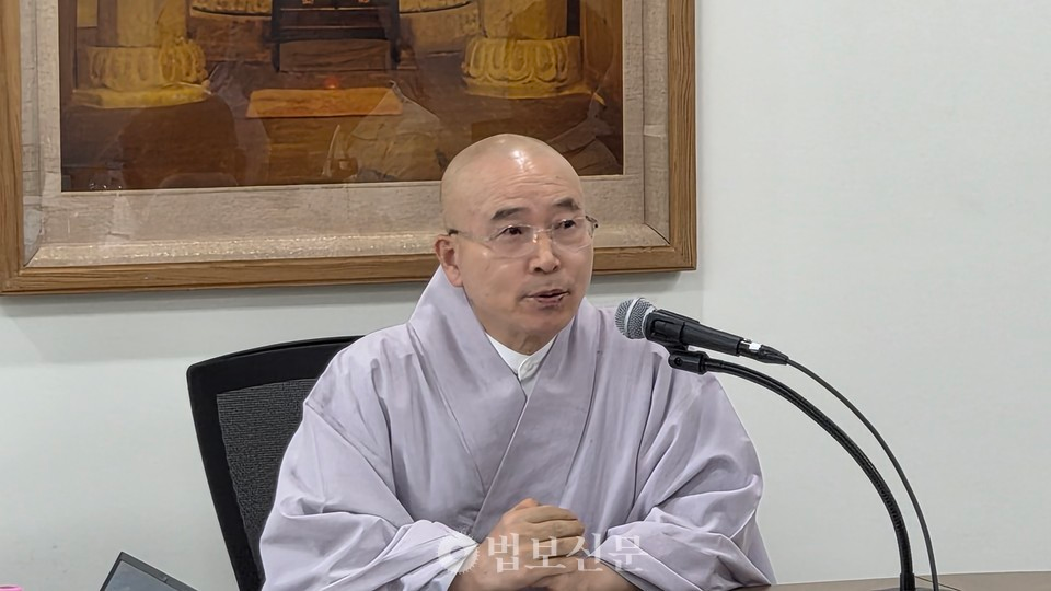 민추본 부본부장인 사회부장 진경 스님은 인사말을 통해 “금강산은 한국불교사에 있어 중요한 성지로 여겨지는 곳으로 많은 사찰이 있고 큰스님들이 수행했던 장소”라며 “특히 남북 불자들이 합심해 신계사를 복원하는 등 남북의 화해와 협력을 상징했던 곳”이라고 말했다.