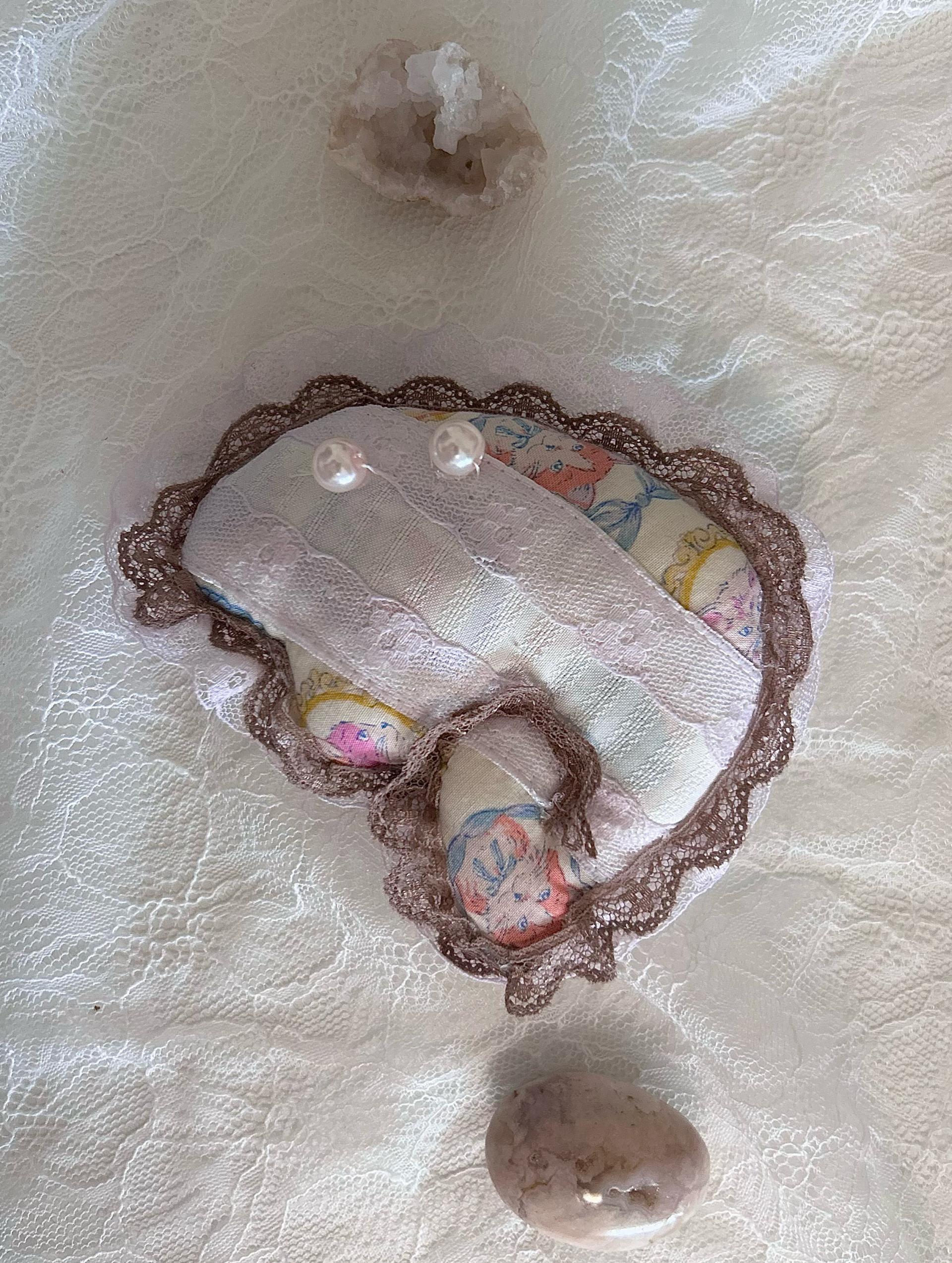 smocky-cat angel hair pin