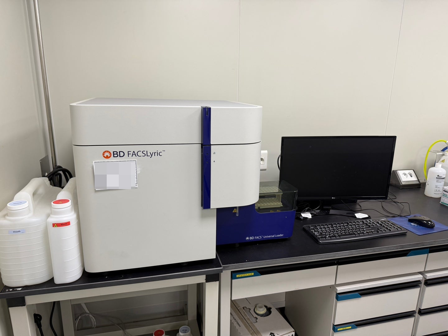 BD FACS Lyric 3Laser 8color