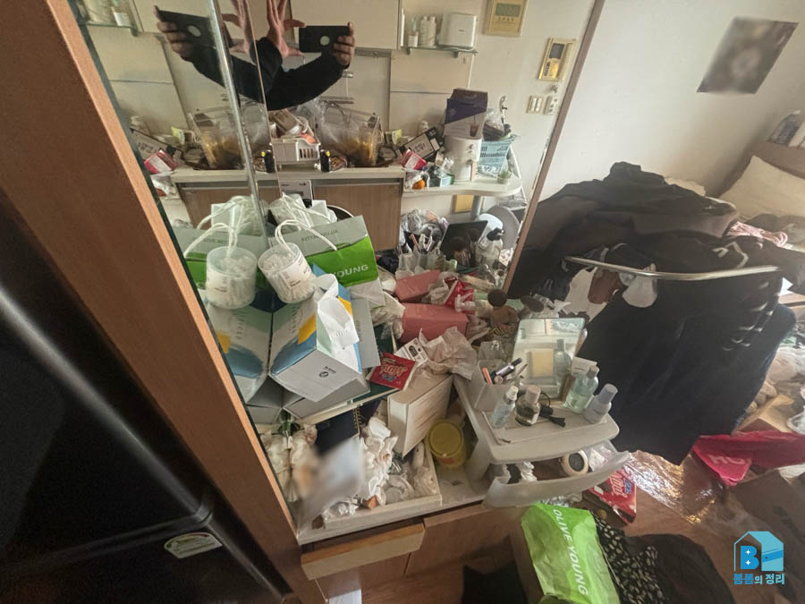 도봉동 화장대 주변 생활쓰레기와 잡동사니 정리 전 상태