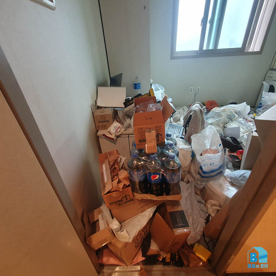 시흥시 은행동 쓰레기집 현관 청소 전