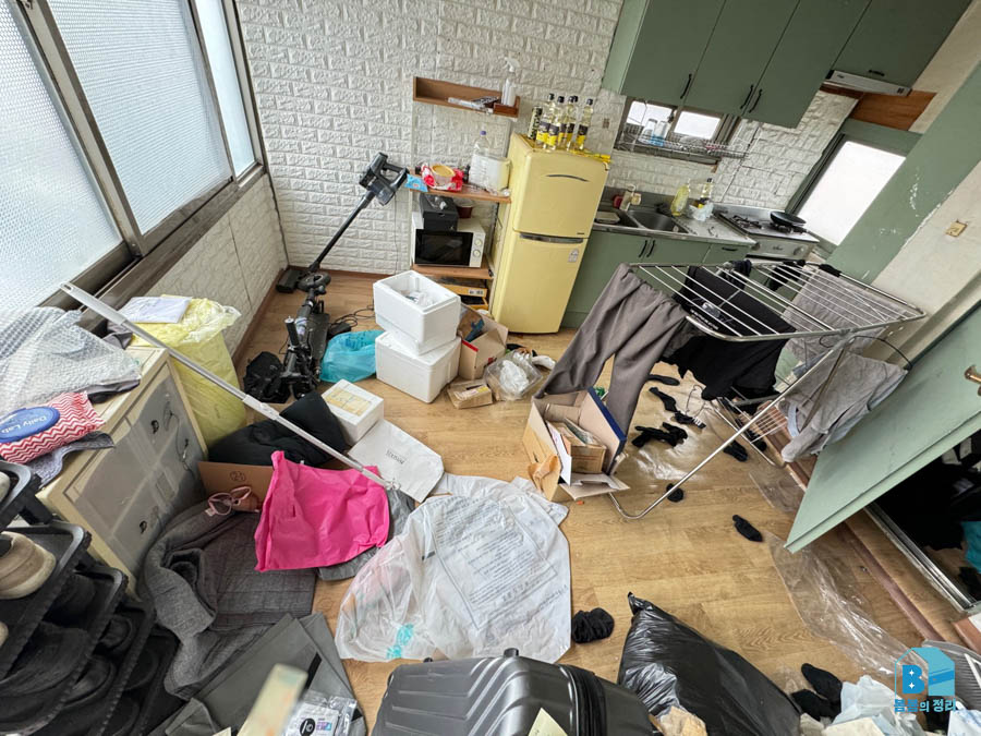 안산시 중앙동 쓰레기집 청소 거실 작업 전