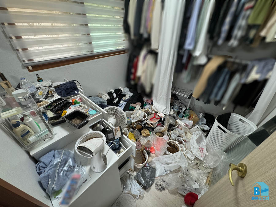 인천 중구 신포동 옷방 쓰레기집 청소 전 모습