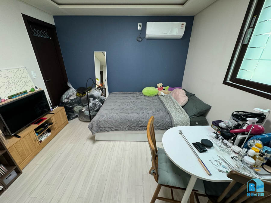 서대문구 홍제동 쓰레기집 침대 주변까지 정리된 방 정리 후
